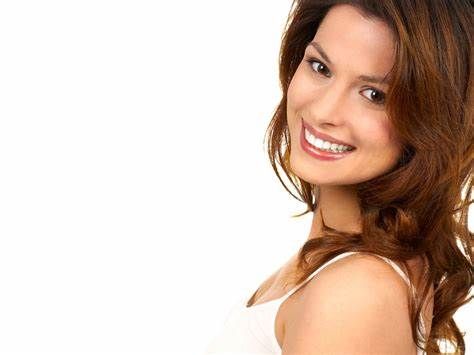 asethetic multi layer dental zirconia restoration in people