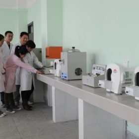 MANAGE A DENTAL LABORATORY